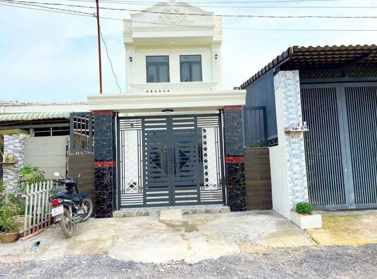 BÁN NHÀ MT 7M TT. CẦN ĐƯỚC, GIÁ 2TỶ3,DT 120M2 , SHR, CÔNG CHỨNG SANG TÊN NGAY - Ảnh chính